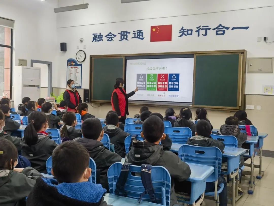 華展貓先生，垃圾分類項(xiàng)目活動(dòng)現(xiàn)場(chǎng)，智能垃圾分類廠家.jpg