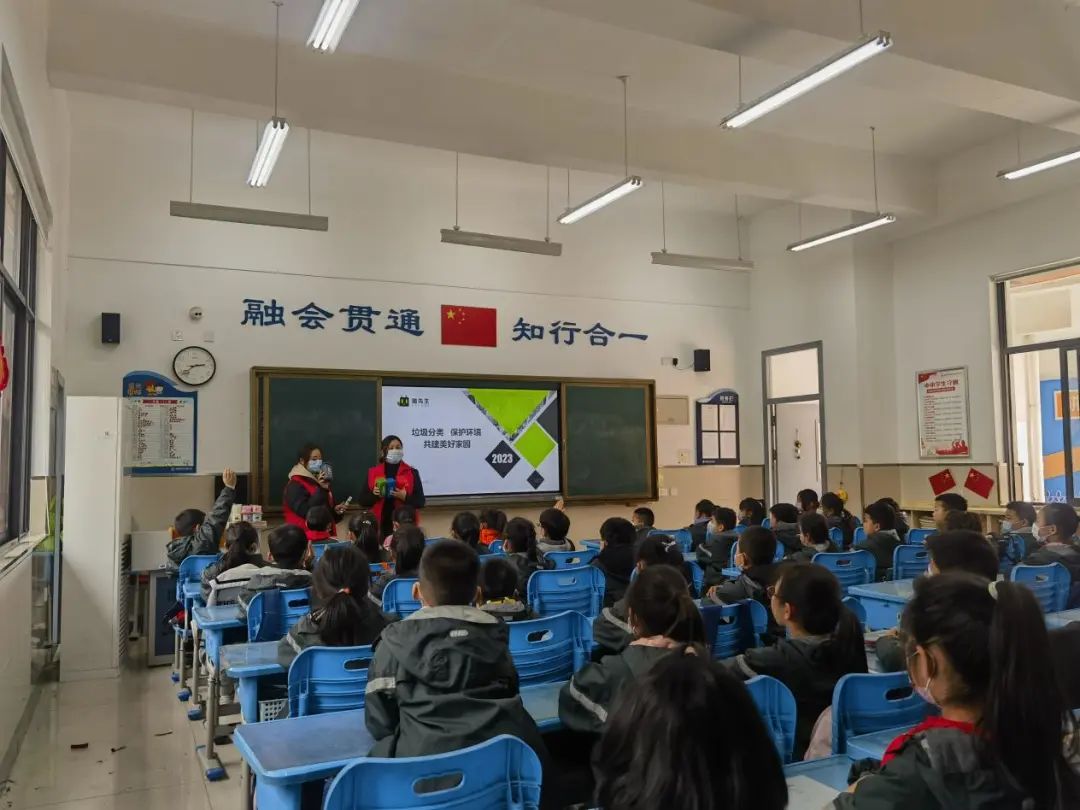 華展貓先生，垃圾分類項(xiàng)目活動(dòng)現(xiàn)場(chǎng)，智能垃圾分類廠家.jpg